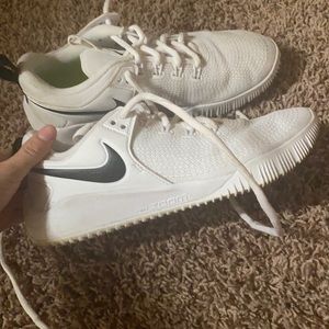 White Nike zoom Vollyball shoes